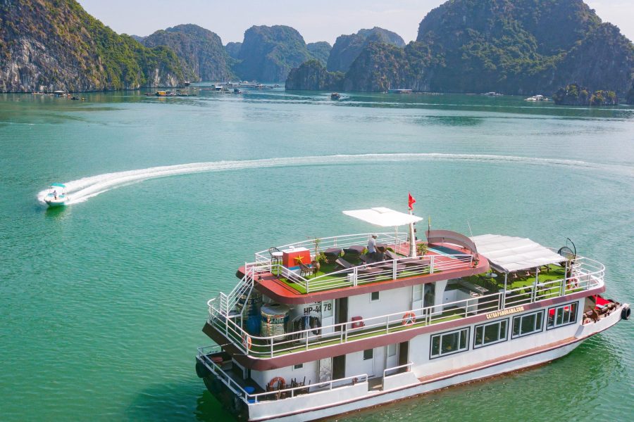 Lan Ha Bay Full Day tour: Viet Hai Village & Kayaking