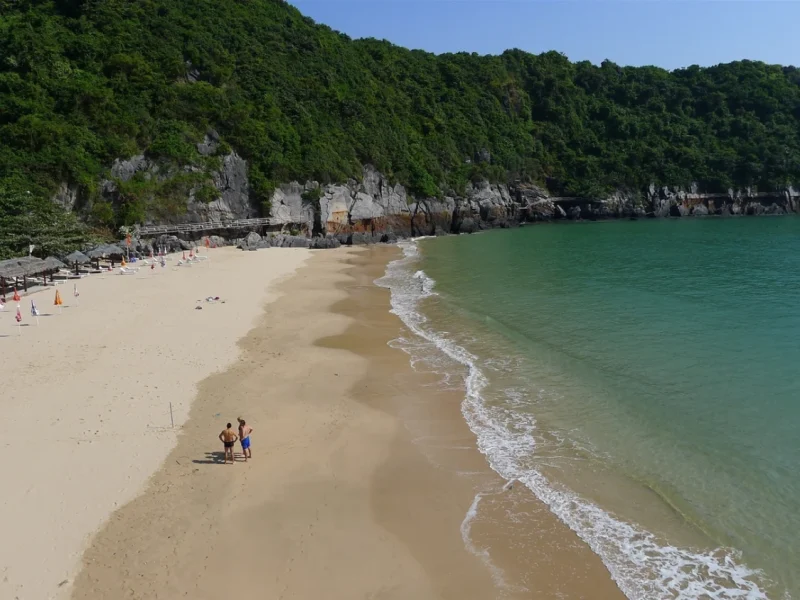 bãi biển Cát Cò - chụp bởi cát bà discovery