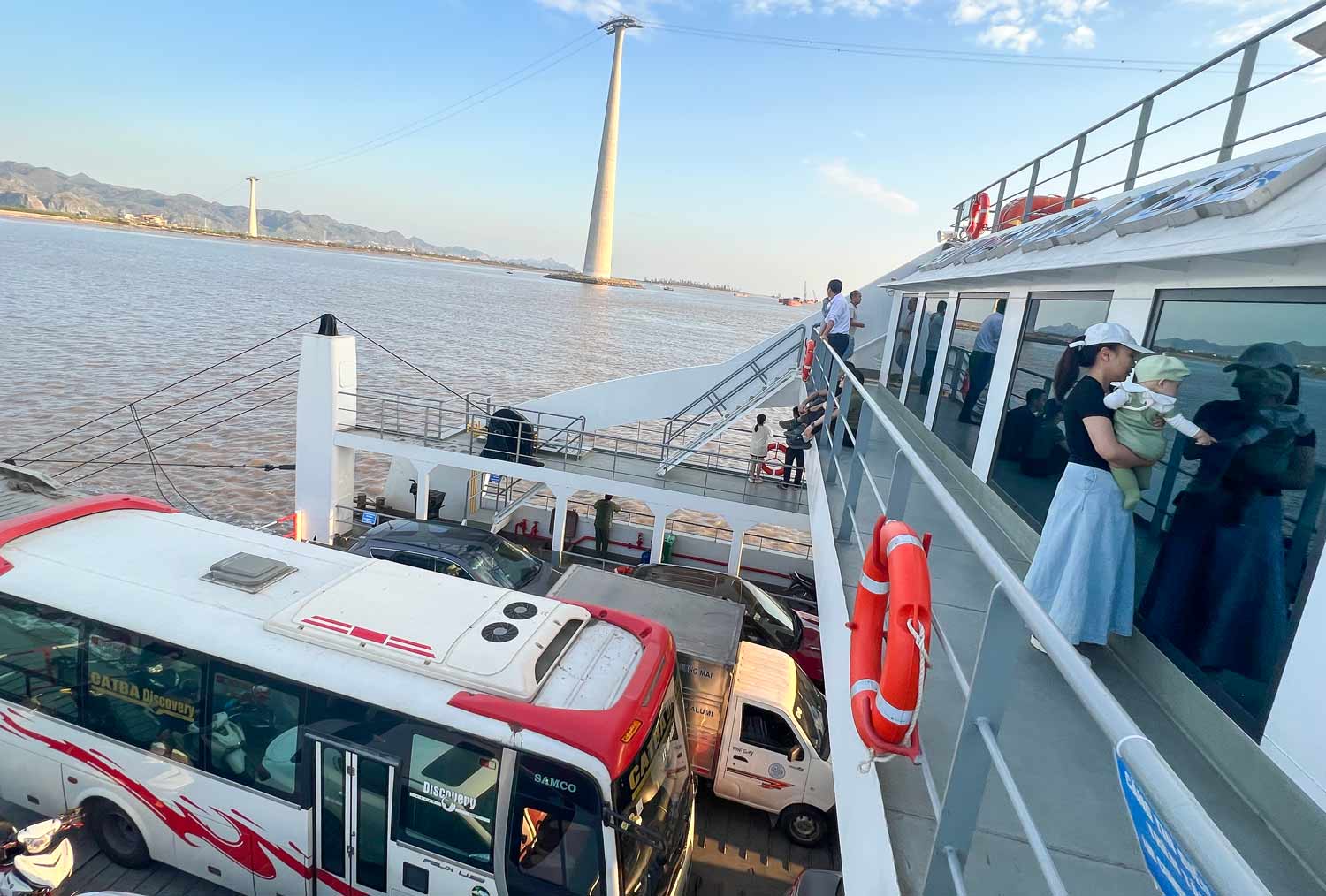 Direct bus crossing ferry from Ninh Binh to Cat Ba - no luggage change