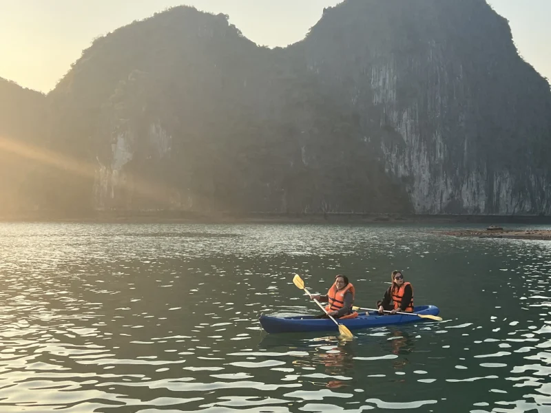 Cát Bà có gì đặc biệt? Khám phá Vịnh Lan Hạ yên bình