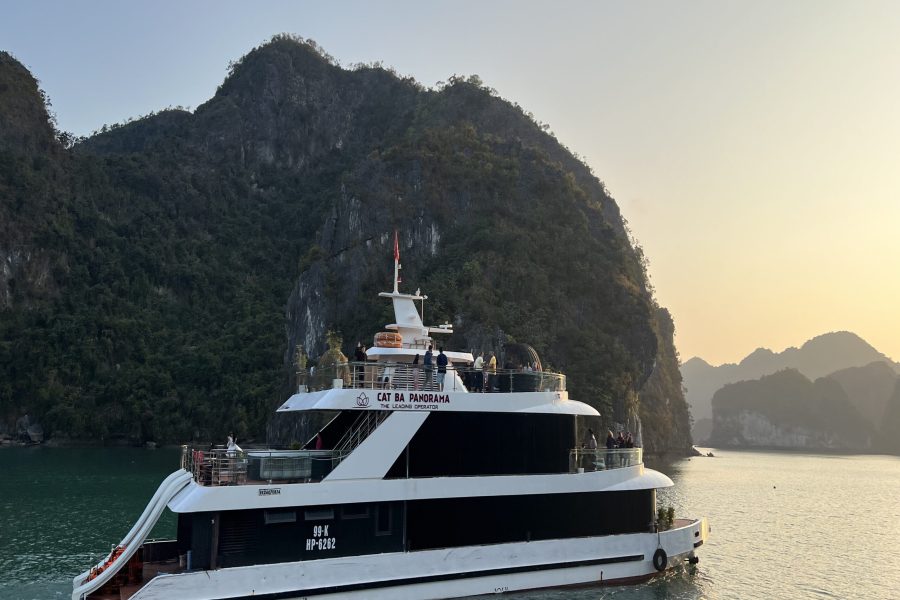 Tour Vịnh Lan Hạ Ngắm Hoàng Hôn: Chèo Kayak & Tiệc Trà Chiều (2026)