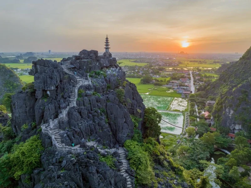 Conquer the Mua Cave Viewpoint (Hang Mua) - Ninh Binh