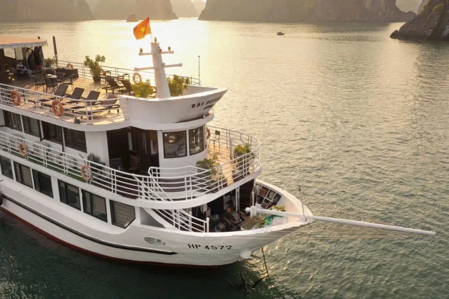 Modern boutique cruise for Lan Ha Bay 2 days 1 night tour