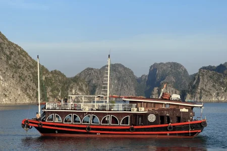 Traditional wooden Lan Ha Bay Boutique Cruise boat with red sails - Classic 6