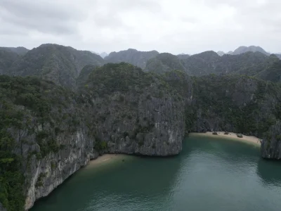 Toàn cảnh trung tâm thị trấn Cát Bà, điểm lưu trú tuyệt vời cho chuyến du lịch Cát Bà 2 ngày 1 đêm