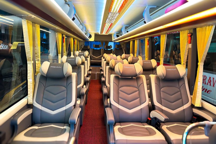 Luxury 11-seater limousine for the bus from Ninh Binh to Ha Noi service